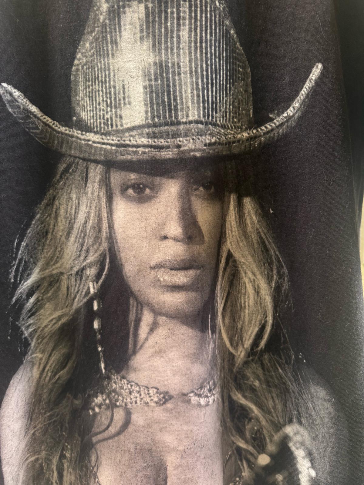 Beyonc Renaissance World Tour RWT2023 Black Graphic TShirt S - Pomona, California - FleaMarketBay