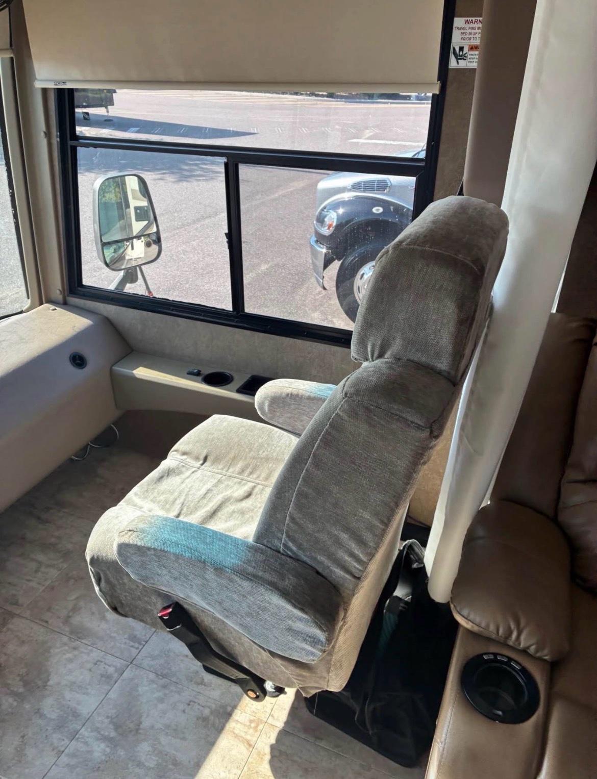 Legacy 340KP RV - Tampa, Florida - FleaMarketBay