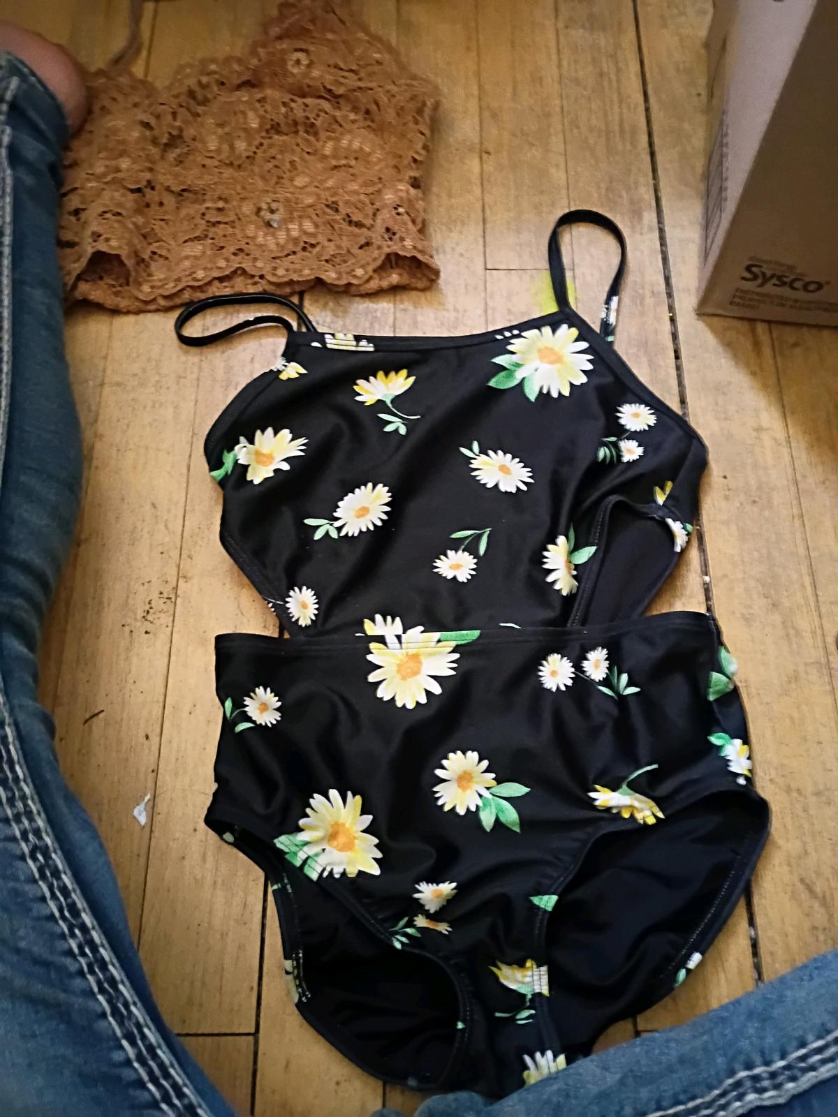 girls 1012 swimsuit with daisey - Duluth, Minnesota - FleaMarketBay
