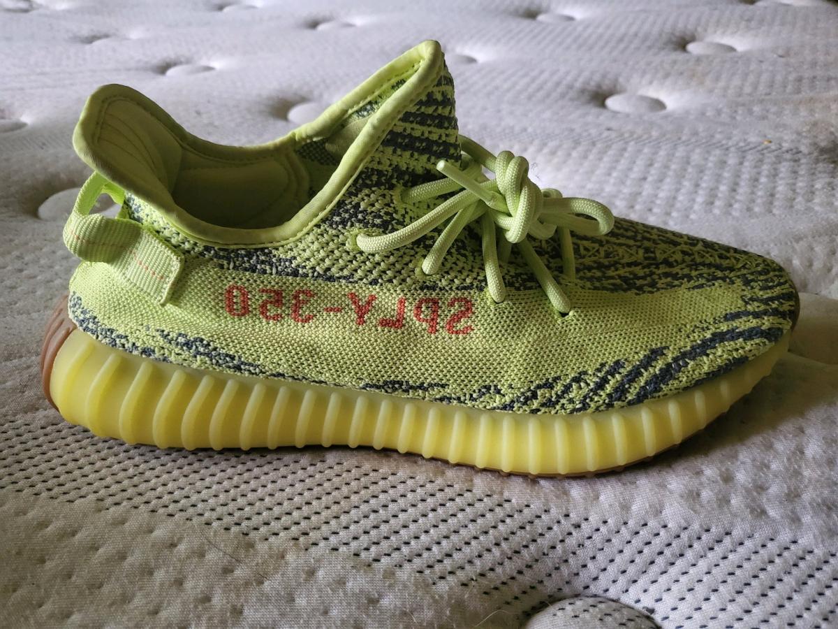 Yeezy Boost 350 V2 Semi Frozen Yellow - Oak Lawn, Illinois - FleaMarketBay