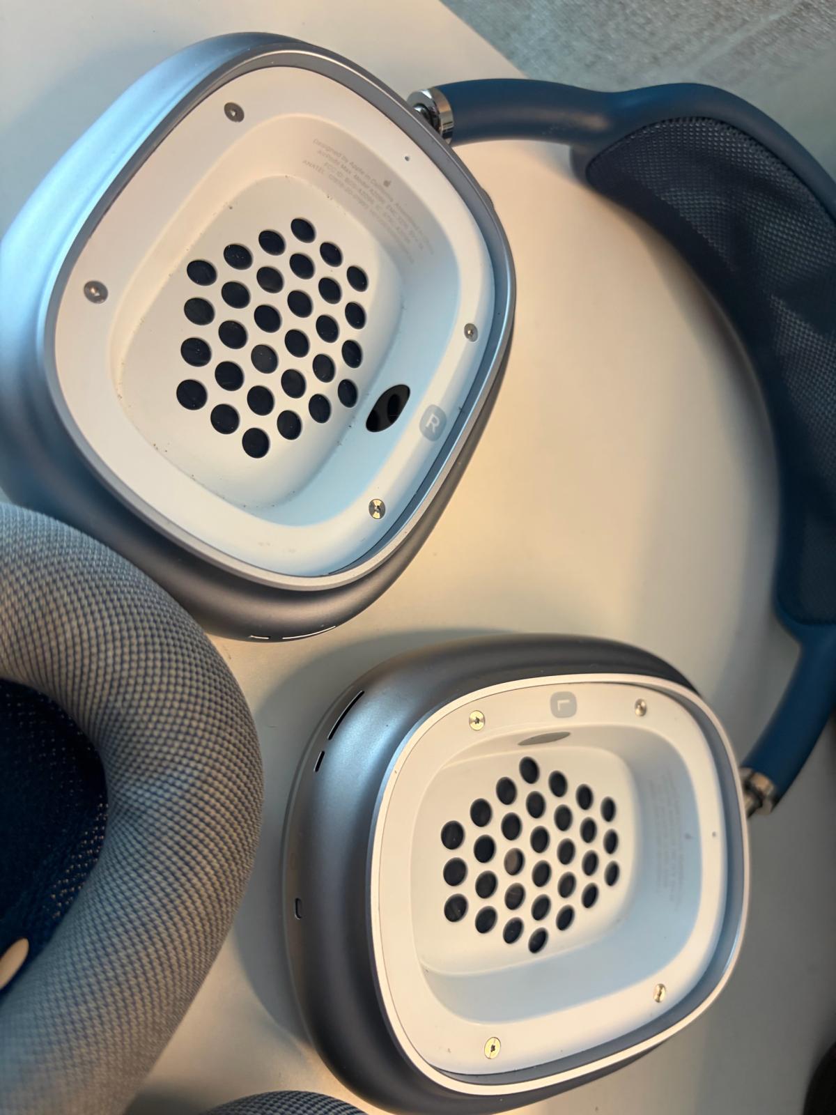 apple headphones air max - San Antonio, Texas - FleaMarketBay