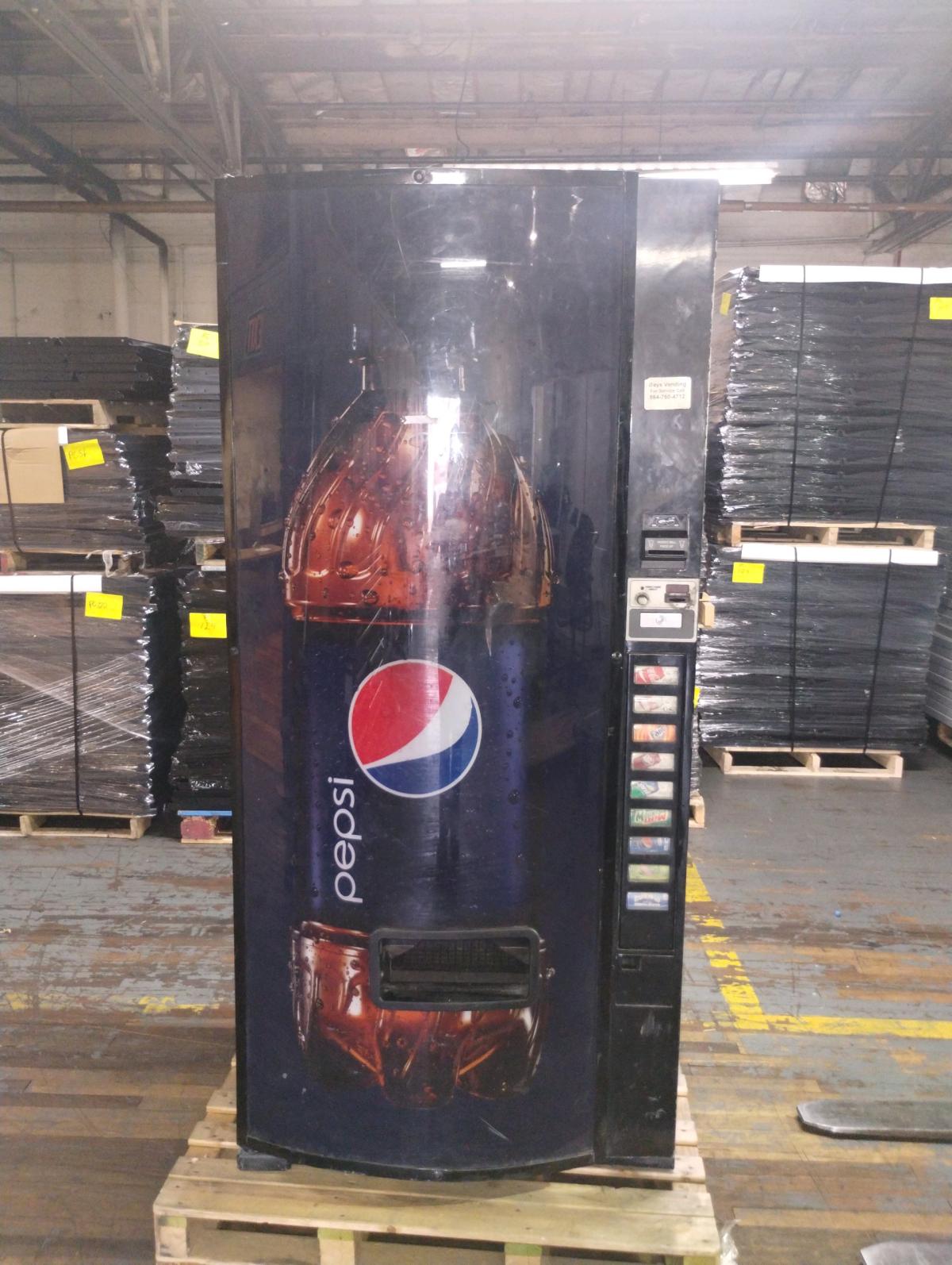 soda machine and vending me snack machine - Salisbury, North Carolina - FleaMarketBay