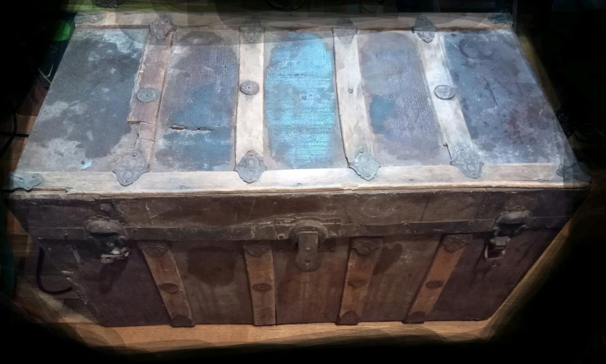 vintage Victorian steampunk trunk with lithograph picture - Tulsa, Oklahoma - FleaMarketBay