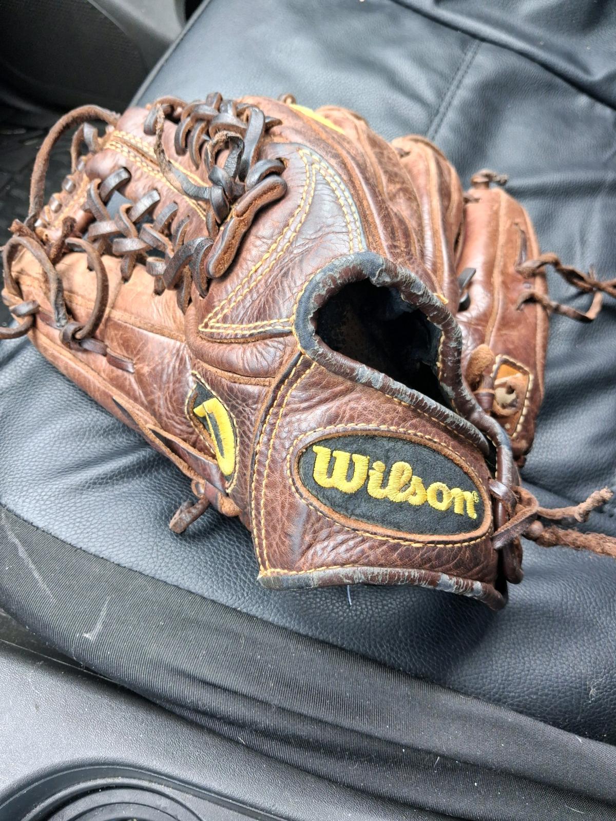 Wilson A800 baseball glove - Roanoke, Virginia - FleaMarketBay