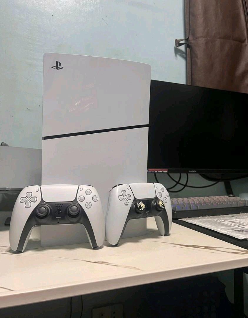 few months used PS5 Slim 1TB with box - Atlanta, Georgia - FleaMarketBay