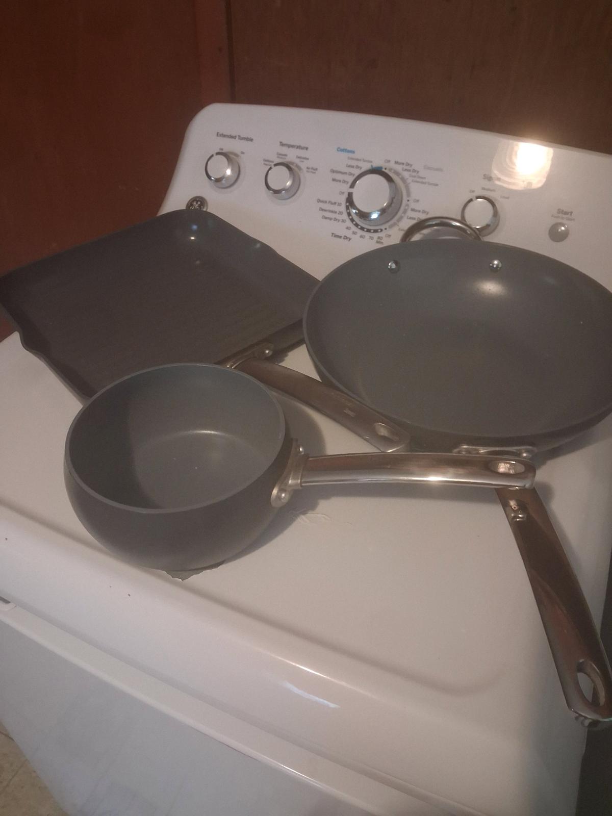 pots and pans set - Albany, Georgia - FleaMarketBay