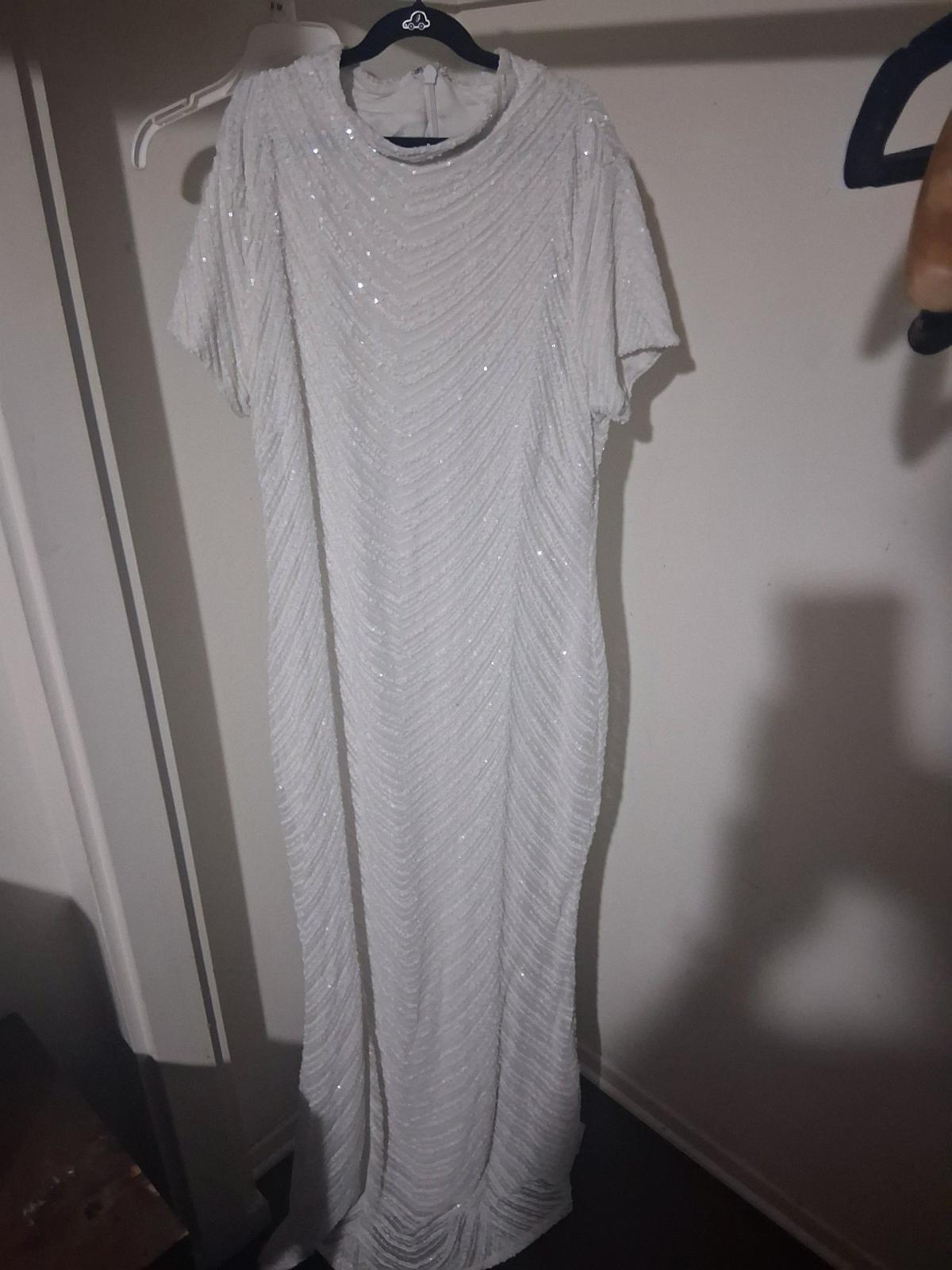 Fashion Nova Short Sleeve White Sequin Body Con Dress - Anaheim, California - FleaMarketBay