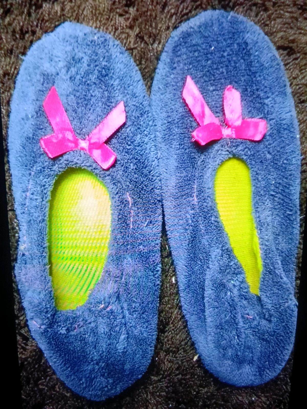 women or children slippers very soft - Tampa, Florida - FleaMarketBay