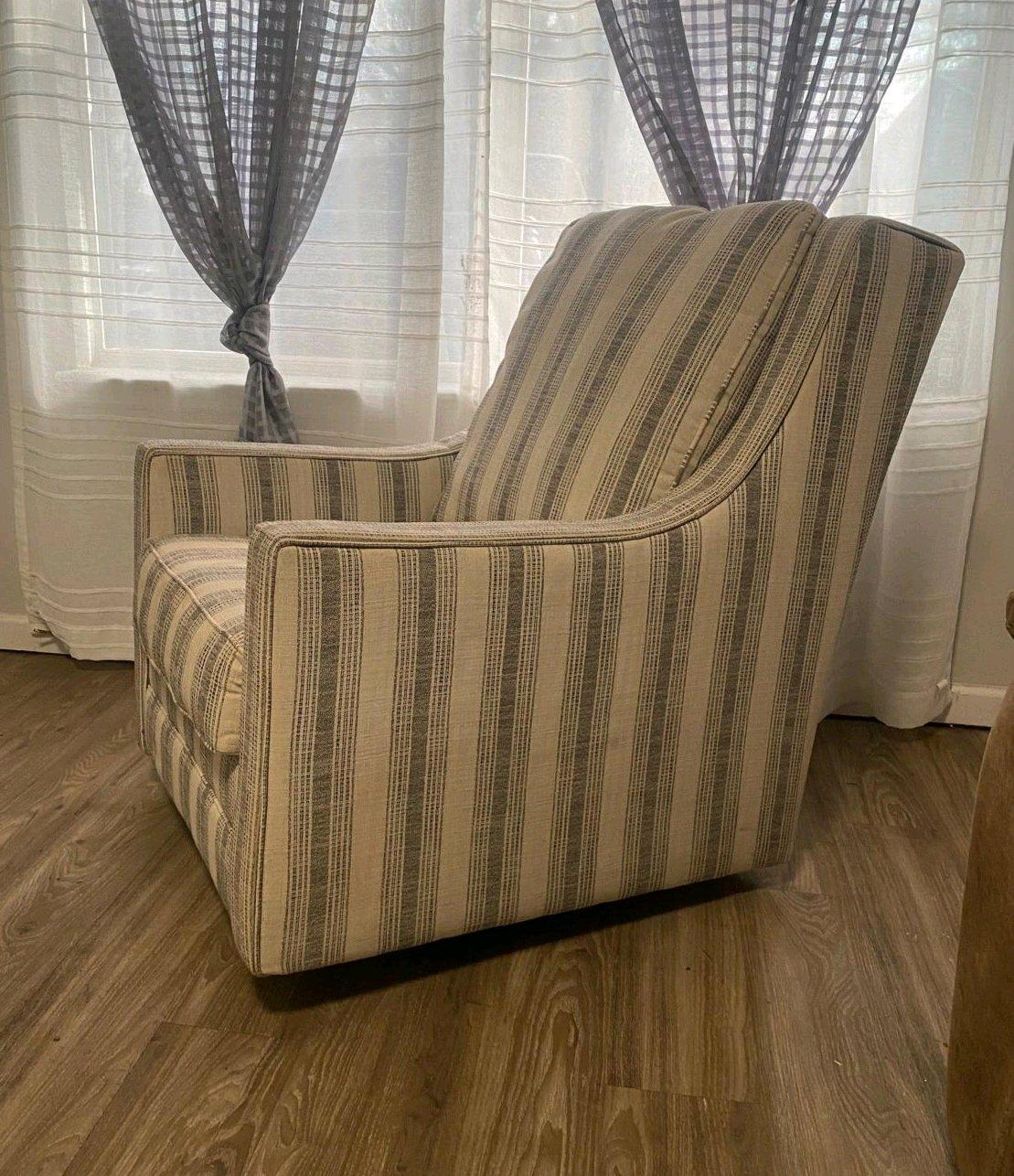 Ashley Furniture Swivel Glider Accent Chair Ivory Black - Antioch, Tennessee - FleaMarketBay