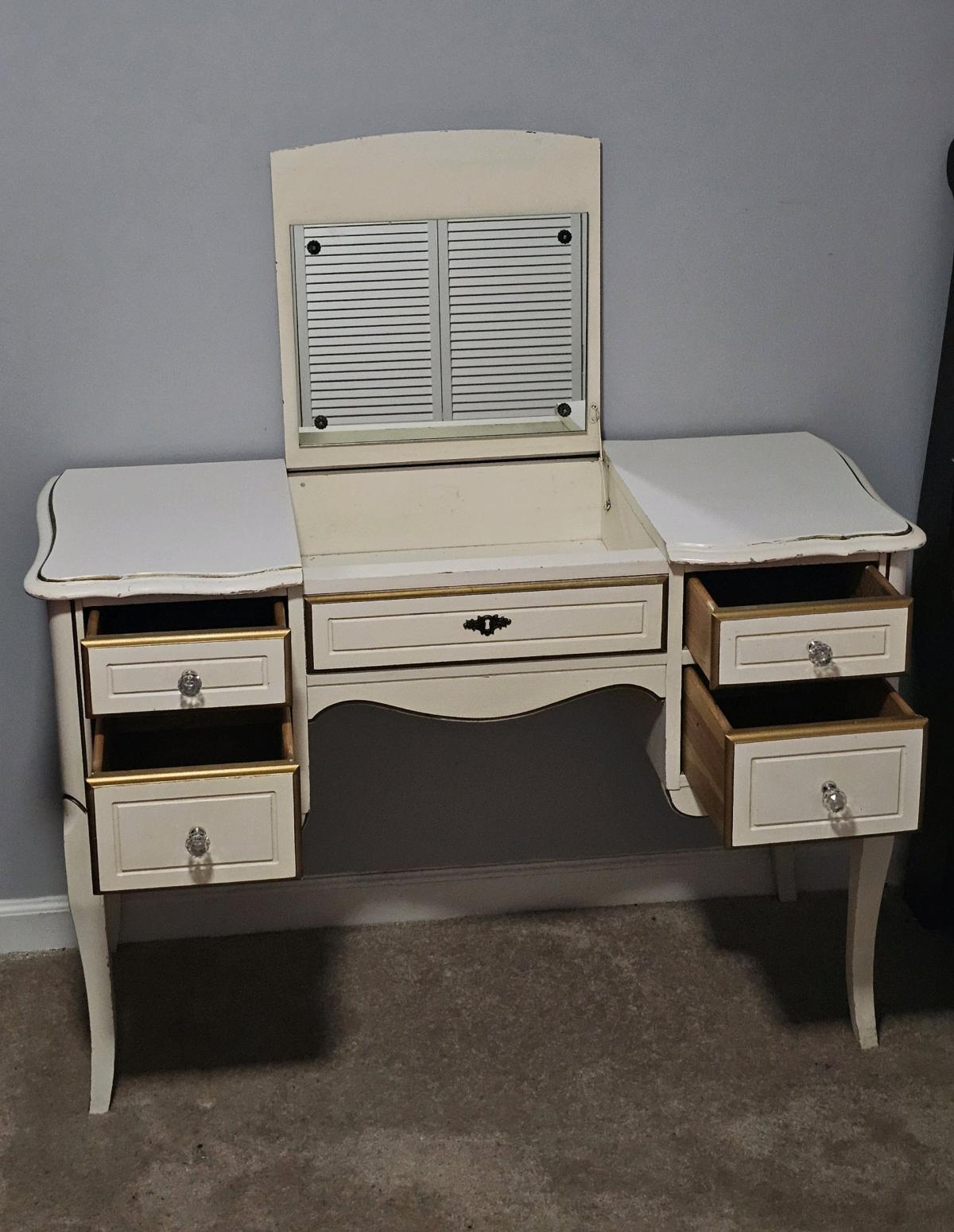 Beautiful French Provincial Style Vanity - Antioch, Tennessee - FleaMarketBay