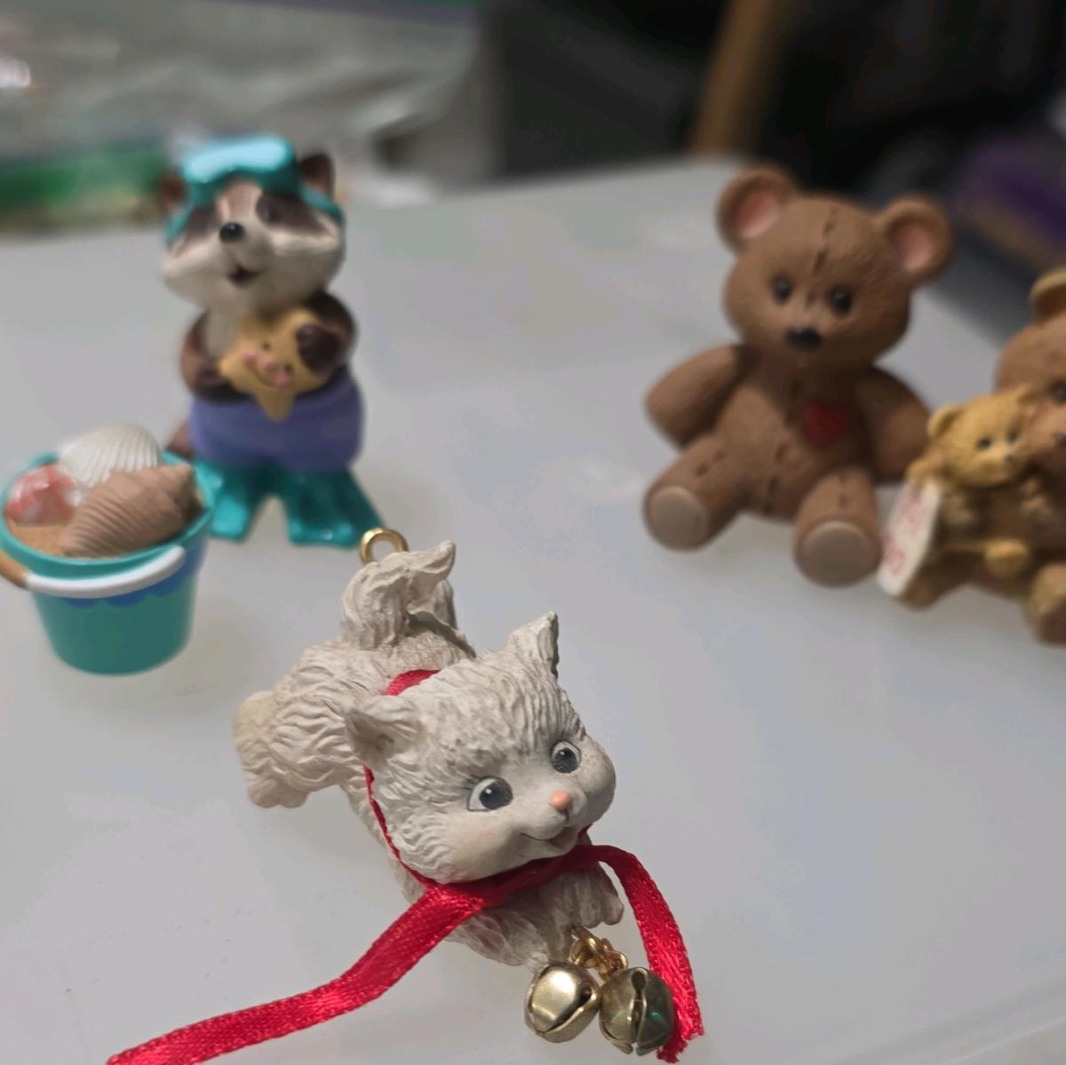 hallmark collectable figurines - Carmichael, California - FleaMarketBay