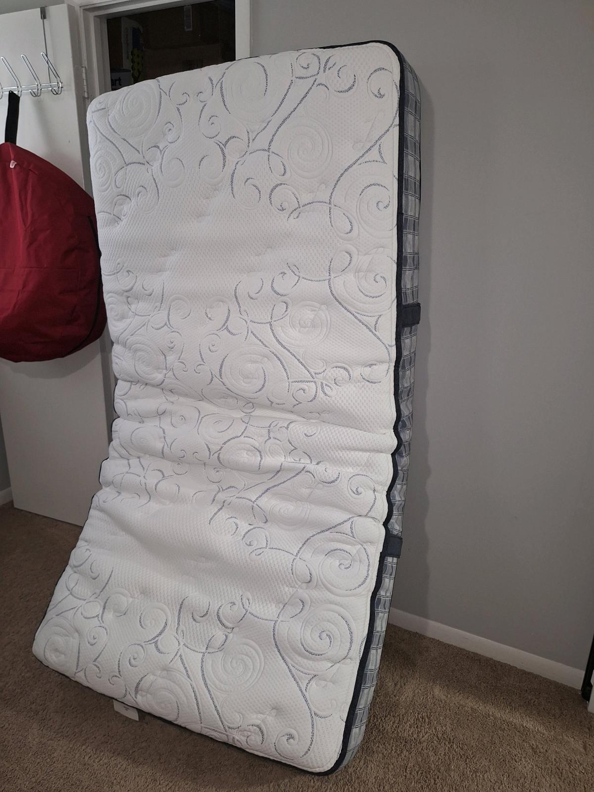 Twin mattress - Valdosta, Georgia - FleaMarketBay