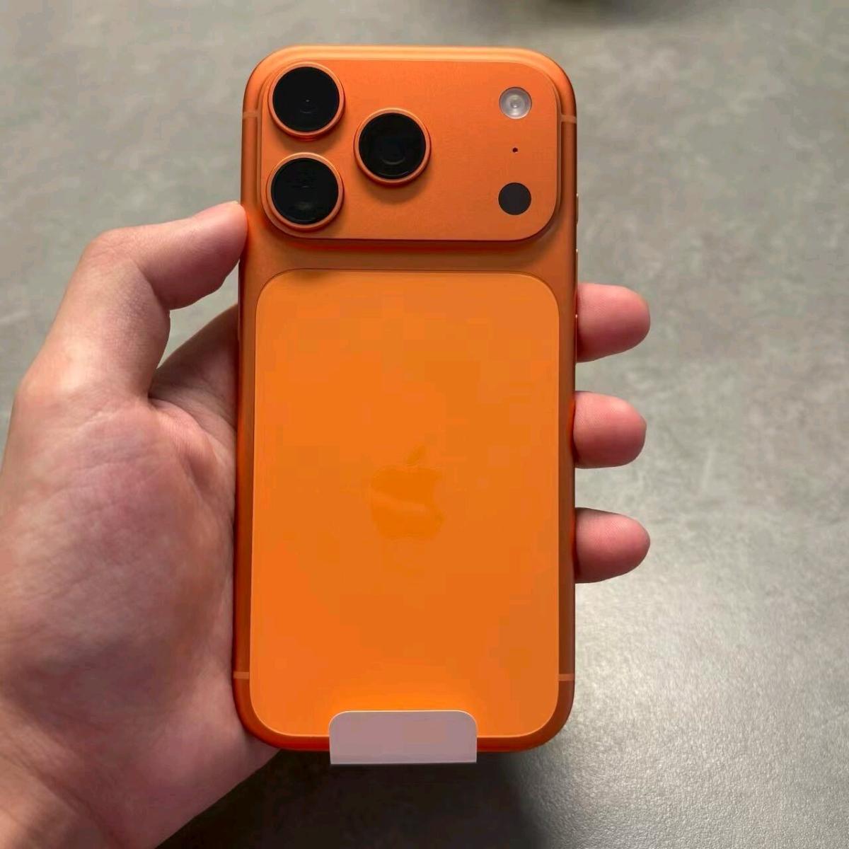 iPhone 17 Pro Max Orange Titanium  Potencia Estilo y Exclusi - Centreville, Virginia - FleaMarketBay