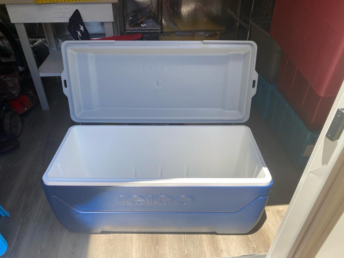 Large Igloo Cooler Blue and White - Philadelphia, Pennsylvania - FleaMarketBay