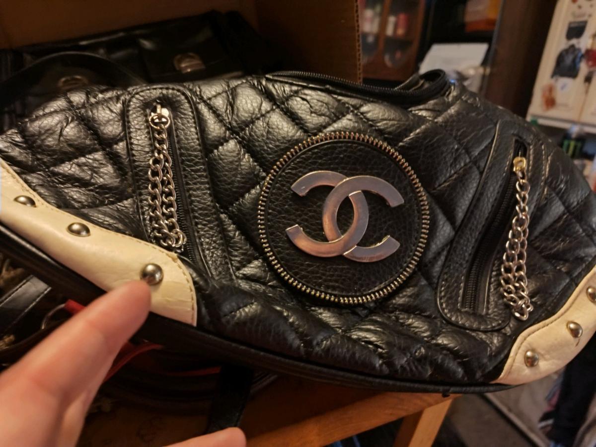 faux chanel purse leather with chain accents - Kenosha, Wisconsin - FleaMarketBay