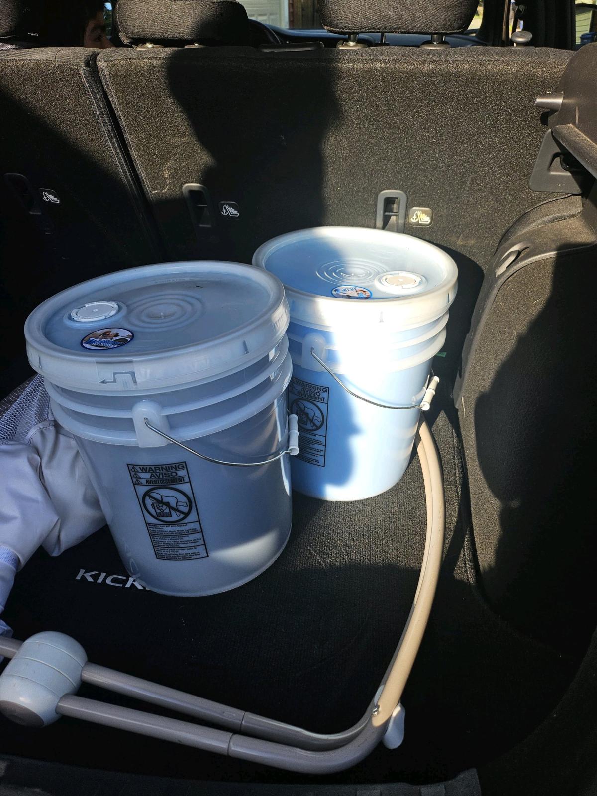 Detergent and softener dish soap in a bucket - Chicago, Illinois - FleaMarketBay