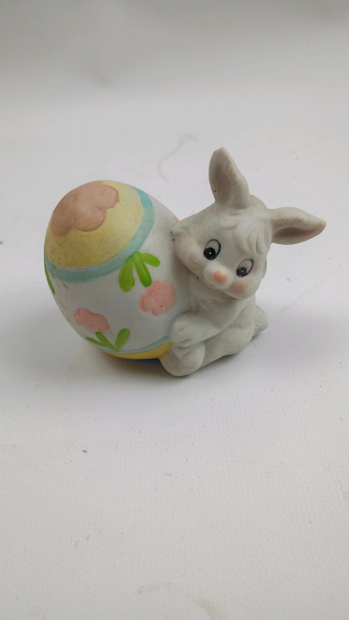 Easter Rabbit  Bunny  figurines - Chester, West Virginia - FleaMarketBay