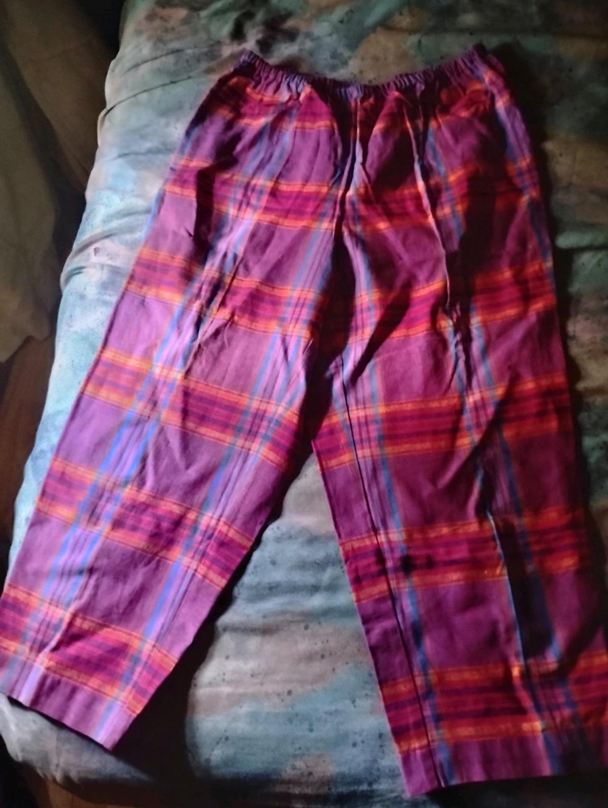 A Nice Pair of Womens Plaid Capris - Swansea, South Carolina - FleaMarketBay