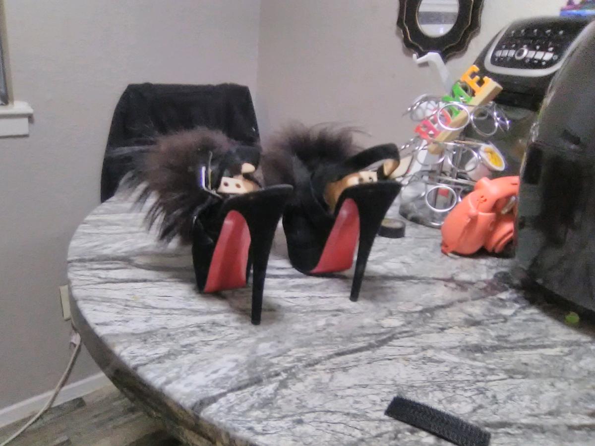 red bottoms size 6 - Fort Worth, Texas - FleaMarketBay