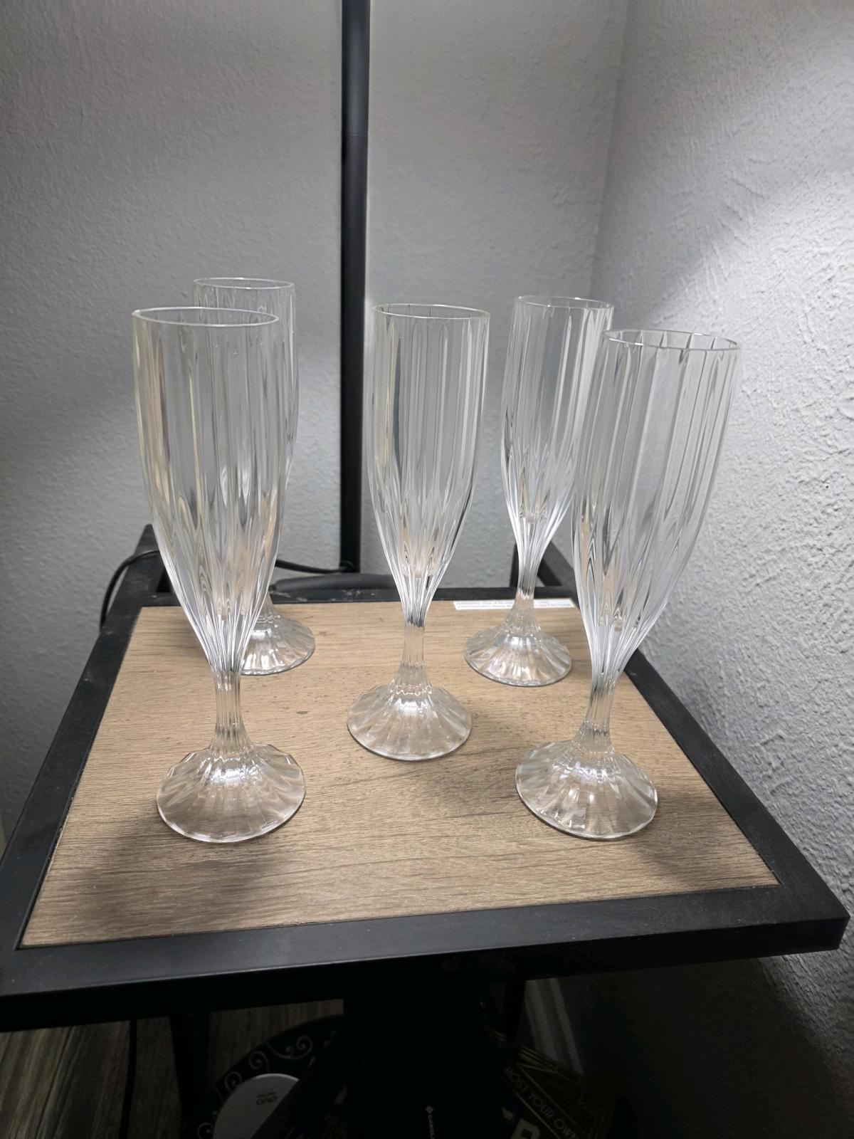 Park lane champagne glasses 5 set - Fort Worth, Texas - FleaMarketBay