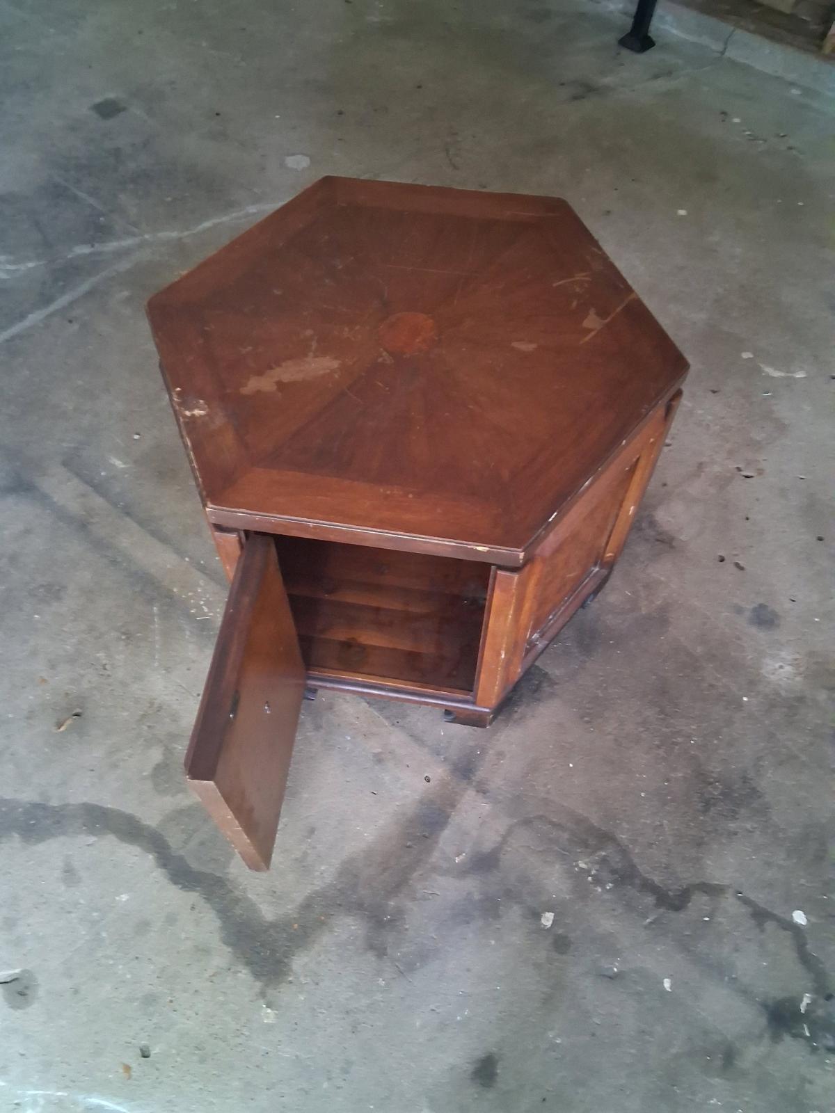 end table - Pangburn, Arkansas - FleaMarketBay