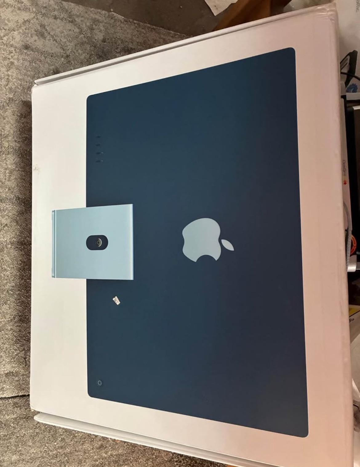 Apple iMac 24inch M1 Chip - Chicago, Illinois - FleaMarketBay