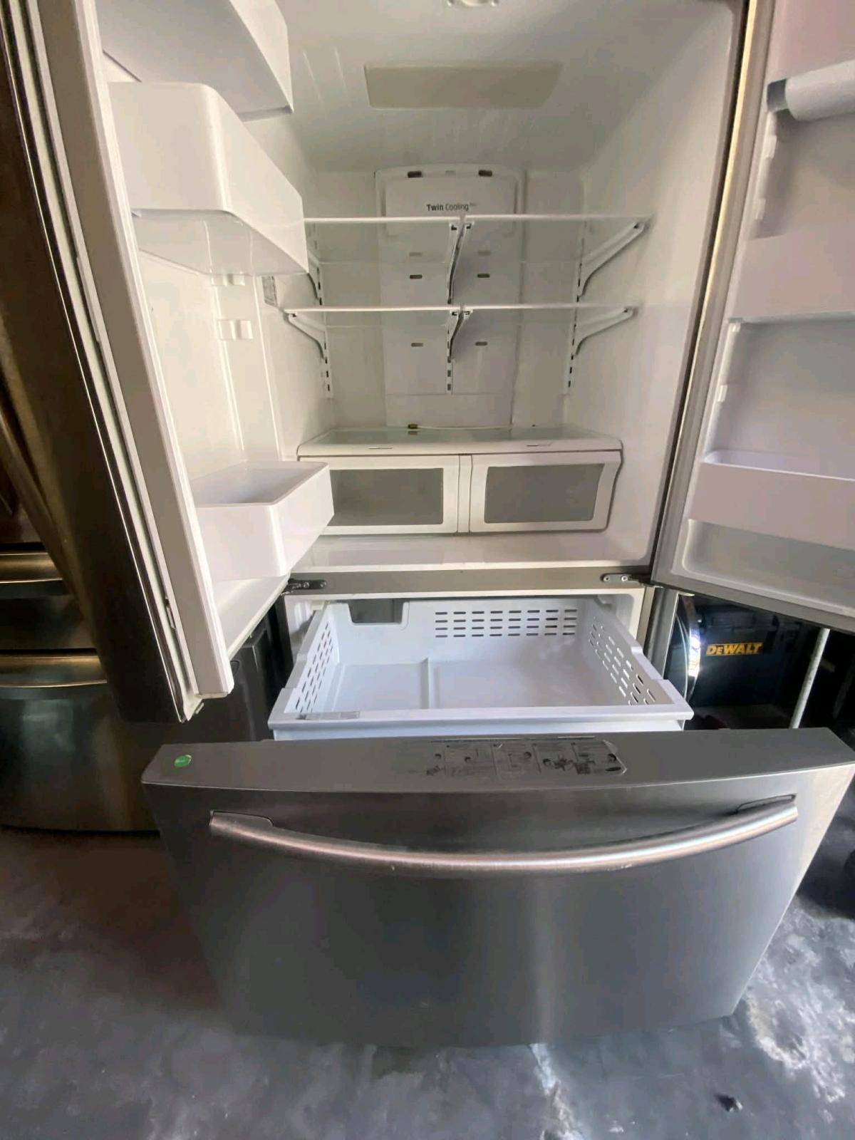 REFRIGERATOR SAMSUNG FLAT 3 DOORS STAINLESS STEEL - Glendale, California - FleaMarketBay