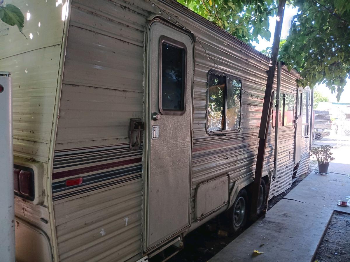 mobile home Trailer for sell ready for rent - Porterville, California - FleaMarketBay