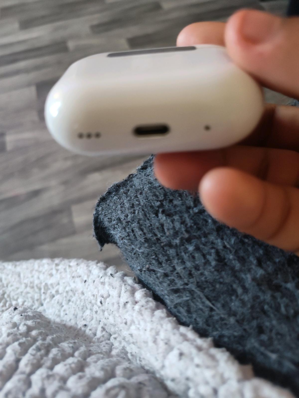 Airpods pro 2 gen - Moreno Valley, California - FleaMarketBay