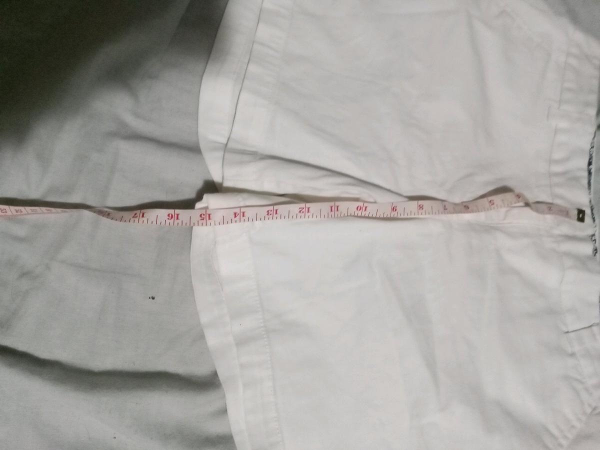 Womens white cargo shorts size 10 made by Counterparts - Luzerne, Pennsylvania - FleaMarketBay