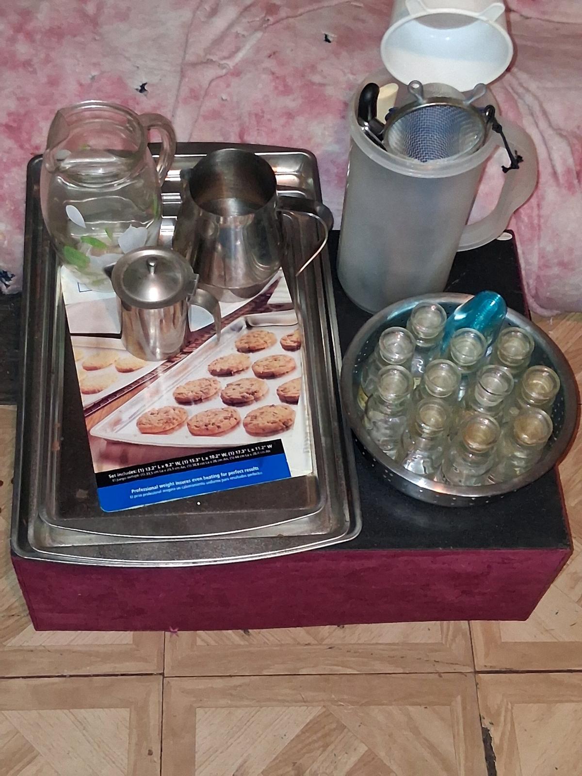 Random dishes post cards and 2 plaques - Fort Smith, Arkansas - FleaMarketBay