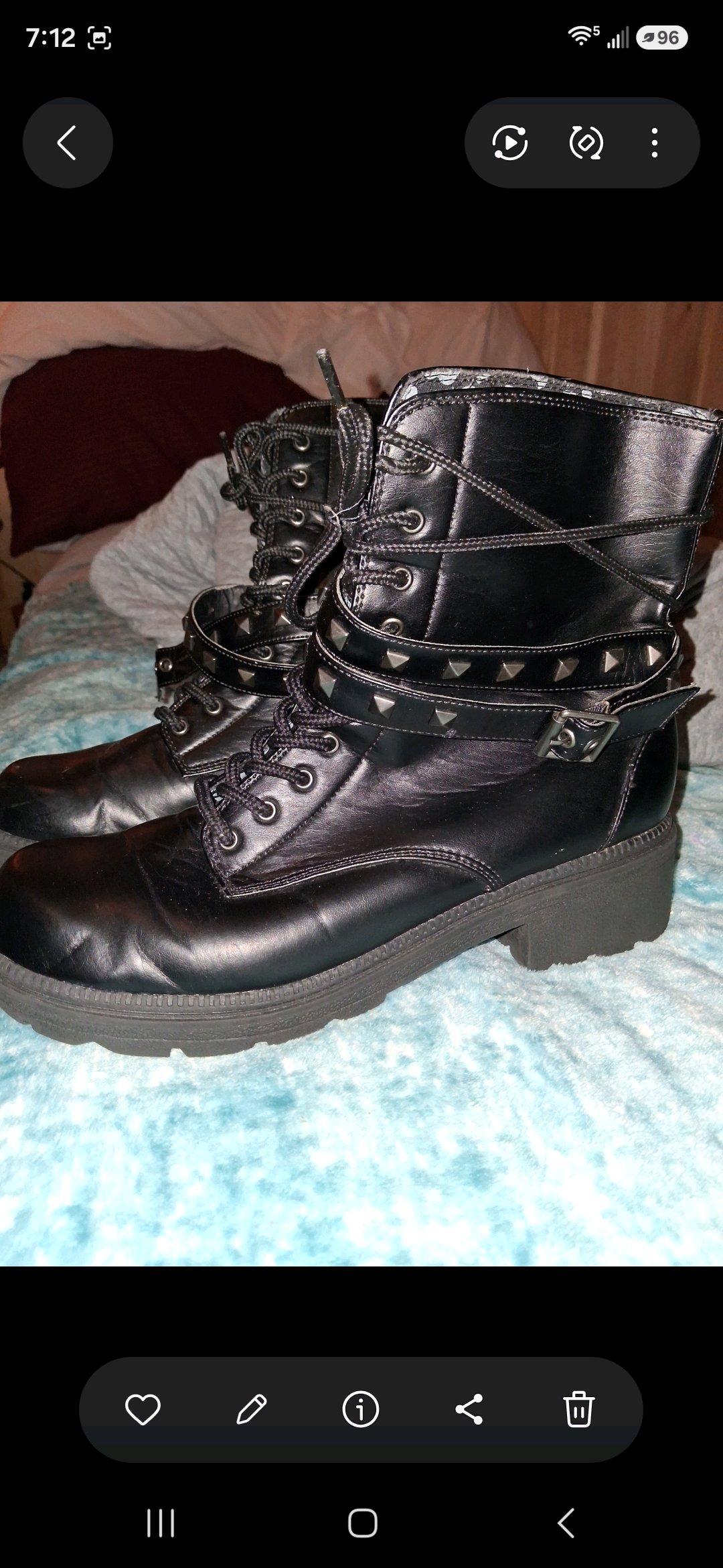 ladys 9 black boots worn but still in great shape - Saint Marys City, Maryland - FleaMarketBay