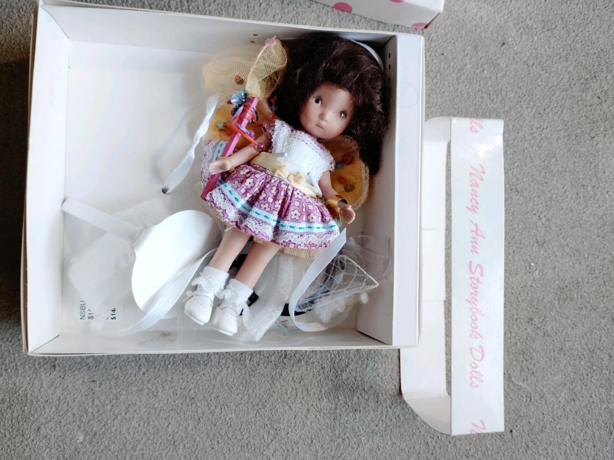 Collector Dolls - Everett, Washington - FleaMarketBay