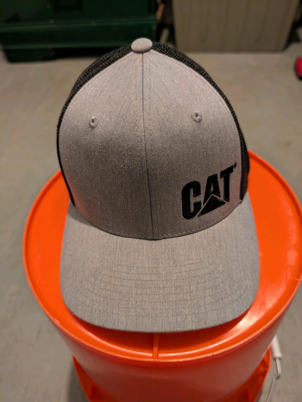 CAT snapback hat its a mens hat name brand grey and black - Ludowici, Georgia - FleaMarketBay