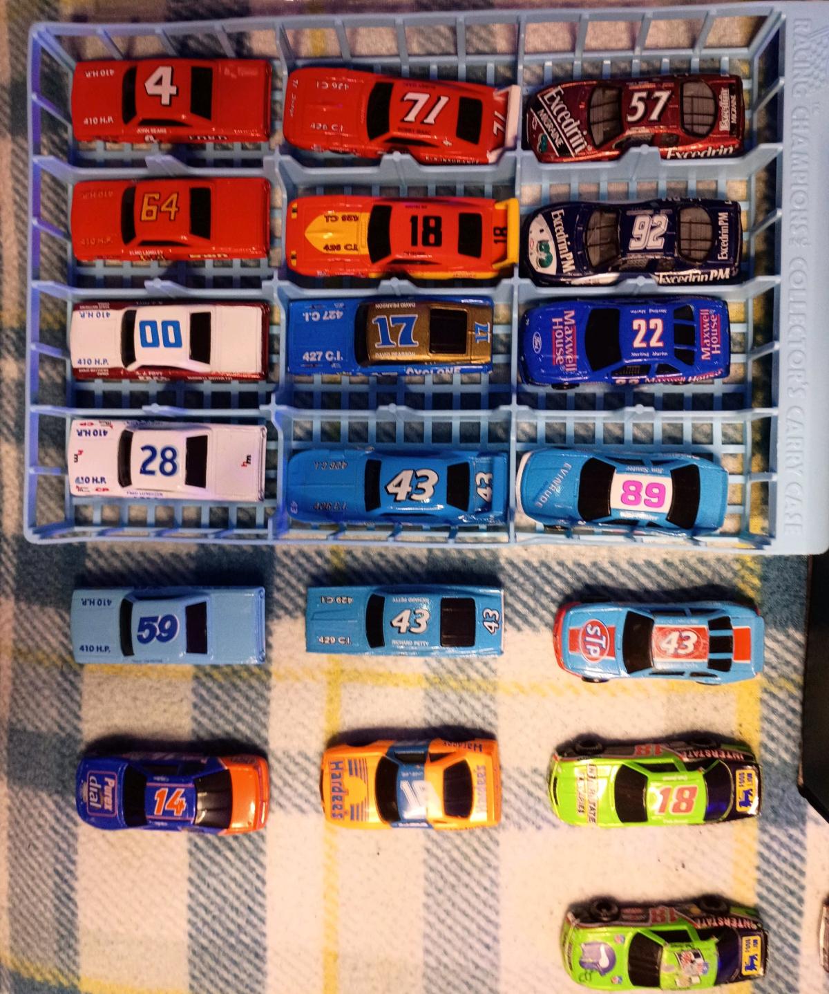 raceday collectors cars autograph set in collectors case - Appleton, Wisconsin - FleaMarketBay