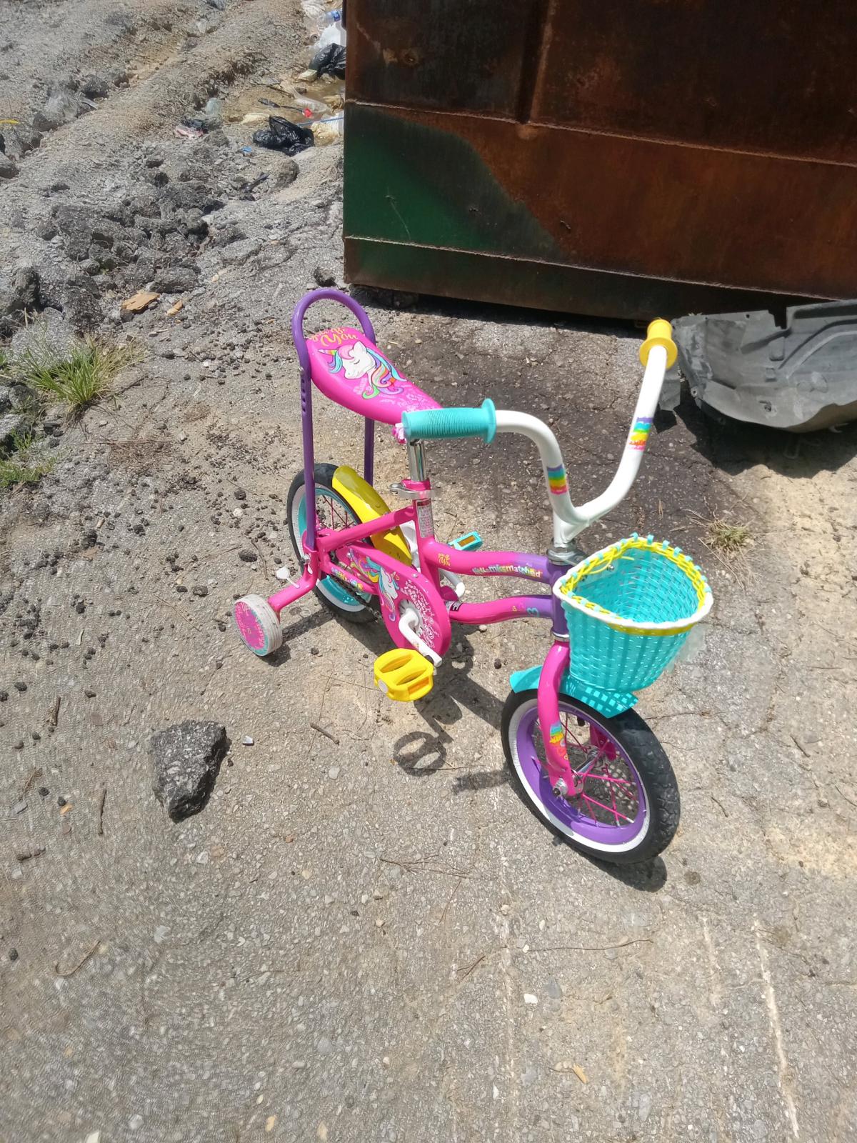 girl uncor training bicycle - Calera, Alabama - FleaMarketBay