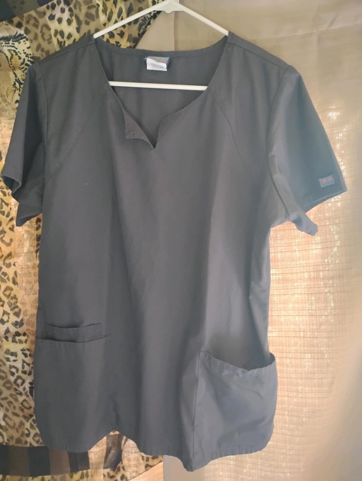 A Grey Womens Large Scrub Top - Swansea, South Carolina - FleaMarketBay