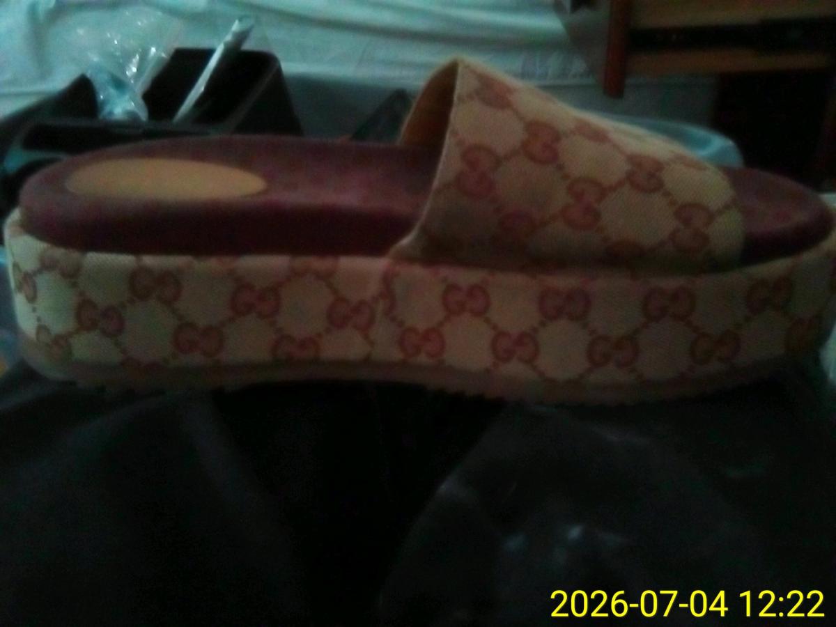 GUCCI SLIDES WOMENS SIZE 9 - Cayce, South Carolina - FleaMarketBay