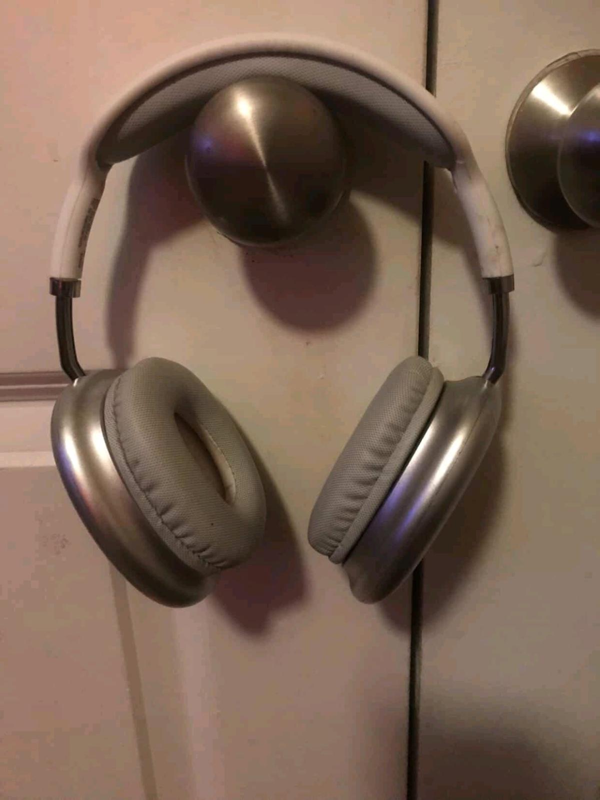 Apple air pods max 1 - Lubbock, Texas - FleaMarketBay