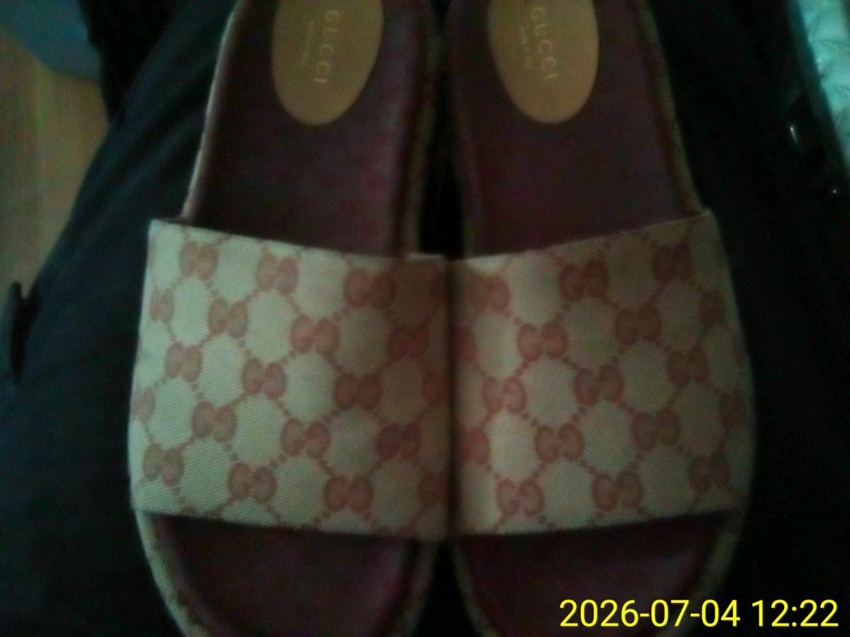 GUCCI SLIDES WOMENS SIZE 9 - Cayce, South Carolina - FleaMarketBay