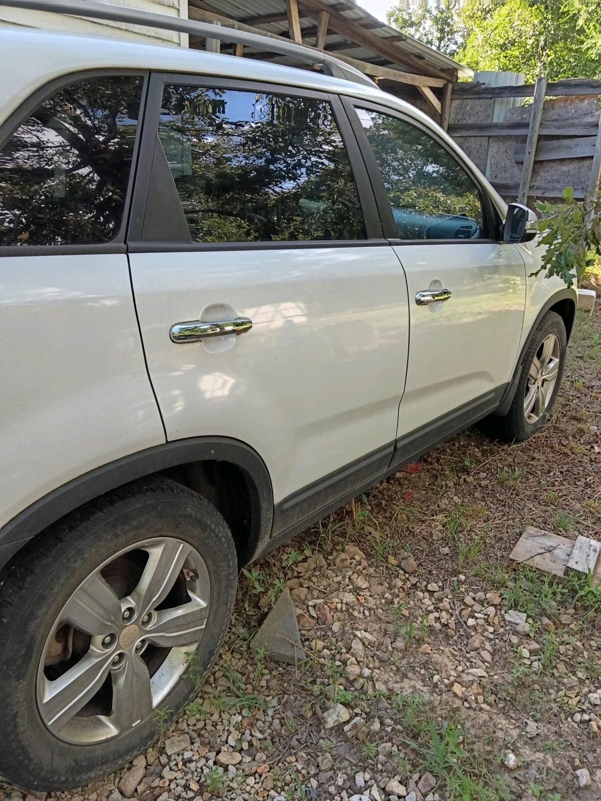 2013 white Kia Sorento - Wappapello, Missouri - FleaMarketBay