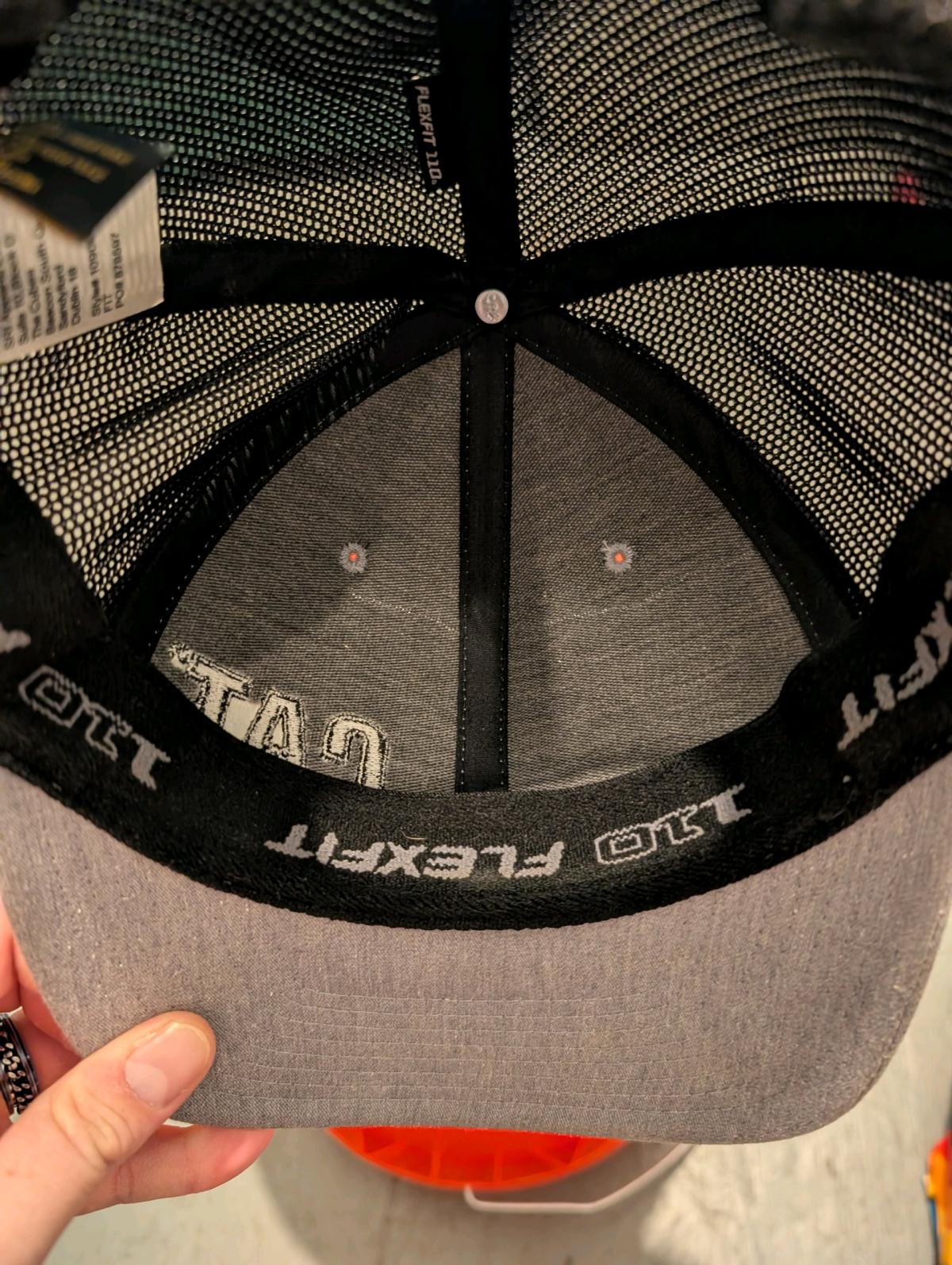 CAT snapback hat its a mens hat name brand grey and black - Ludowici, Georgia - FleaMarketBay