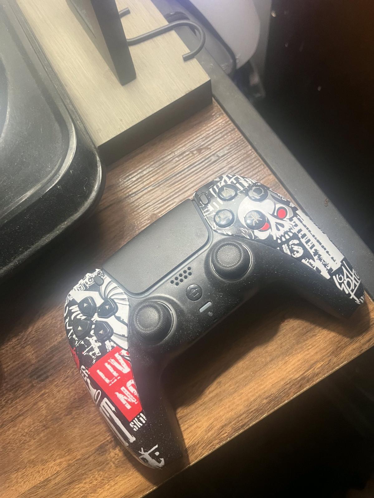 Playstation 5 and a custom ps5 controller - Fairdealing, Missouri - FleaMarketBay