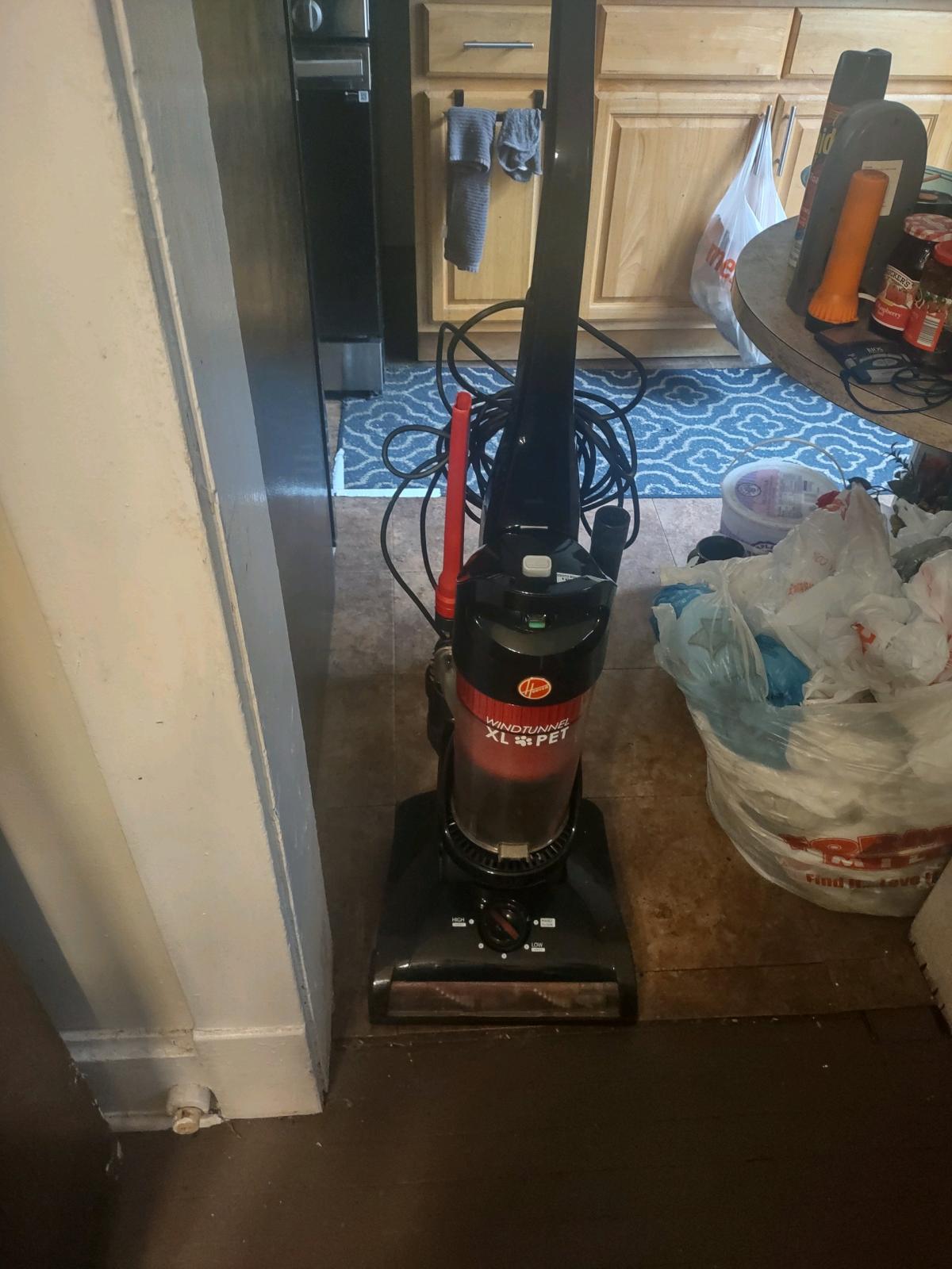 Used Hoover Wind Tunnel XL Pet vacuum cleaner - Cleveland, Ohio - FleaMarketBay
