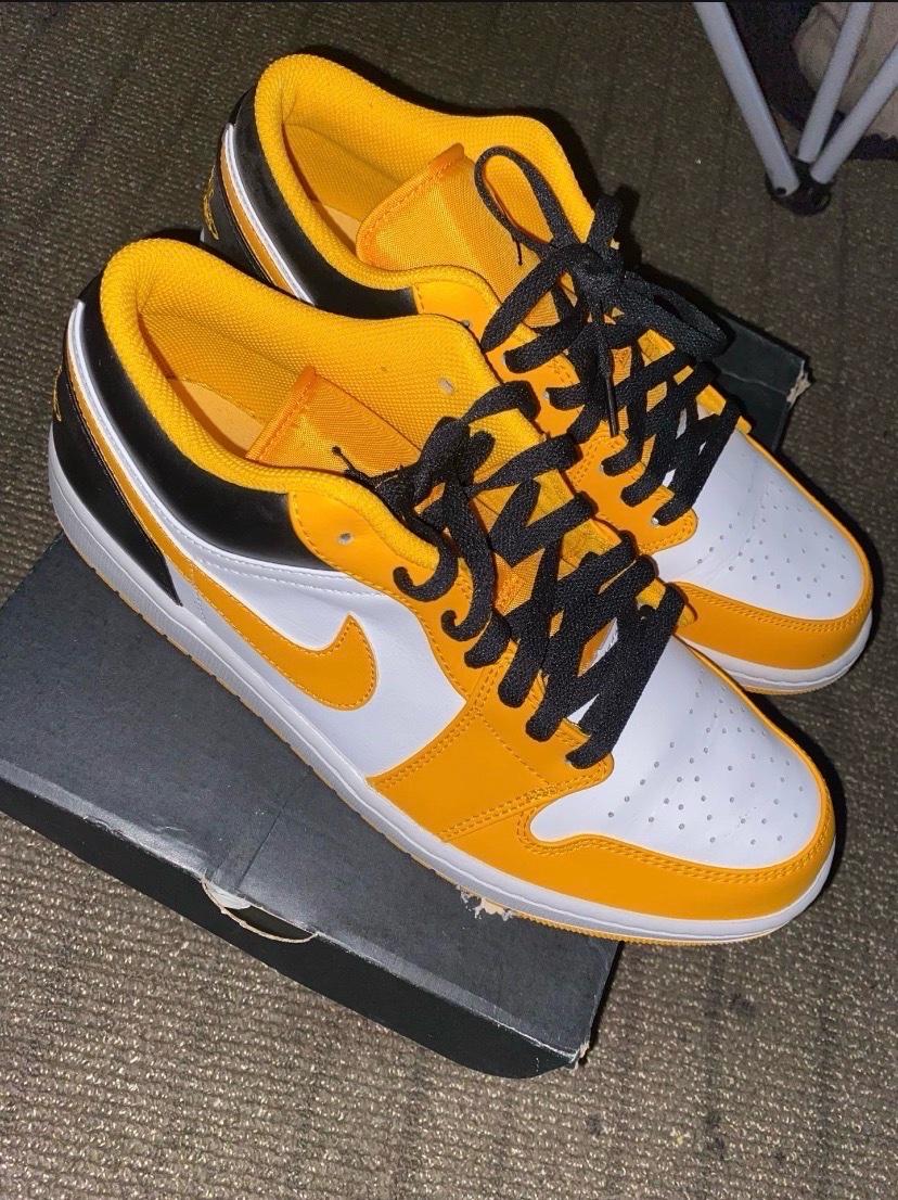 jordans - Bakersfield, California - FleaMarketBay