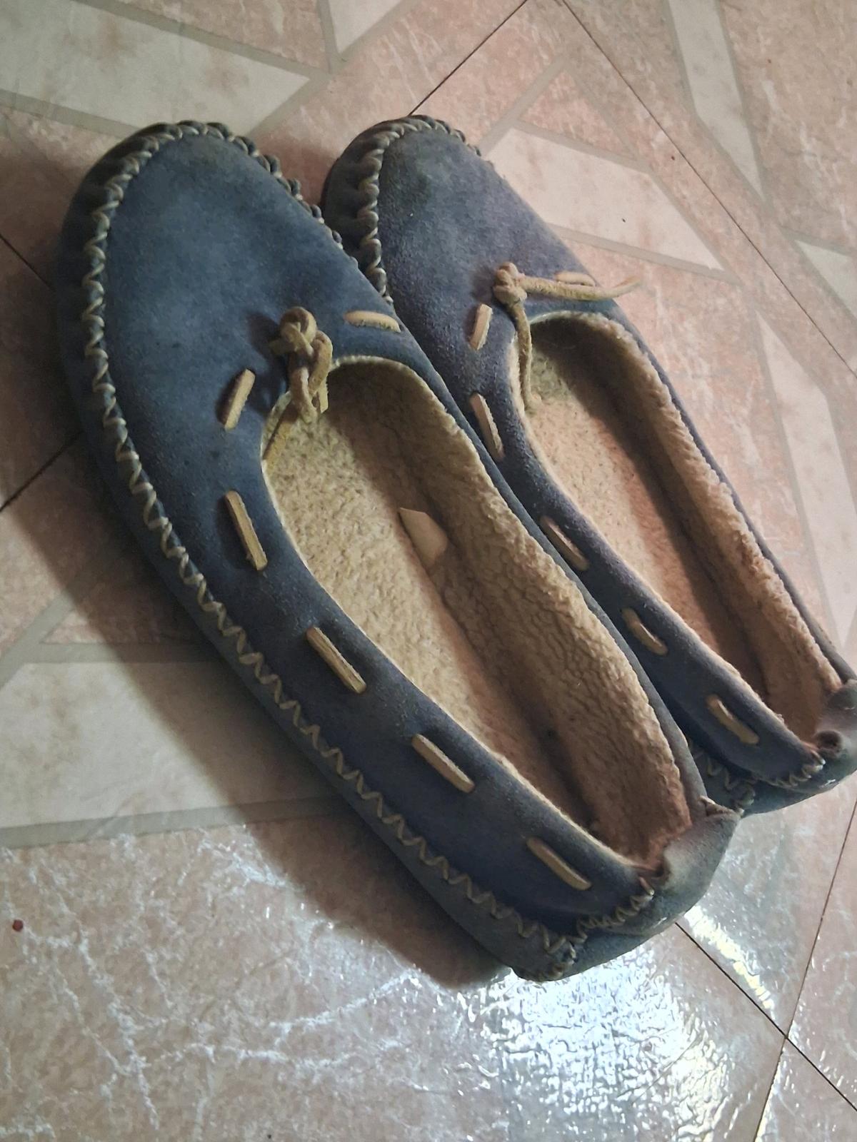 Womens Moccasin Slippers - Monongahela, Pennsylvania - FleaMarketBay