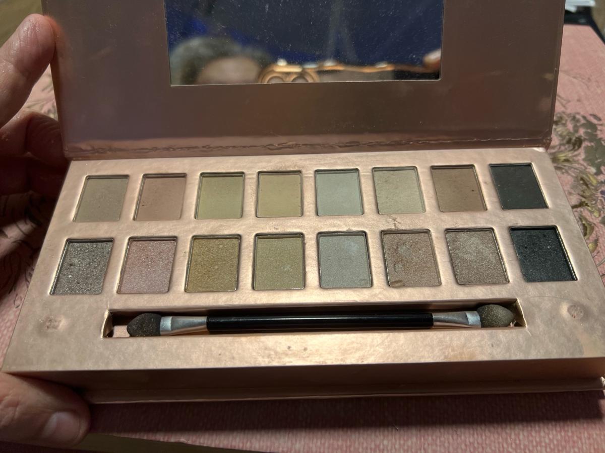 Essential nudes makeup palette slightly used - Lynn, Massachusetts - FleaMarketBay