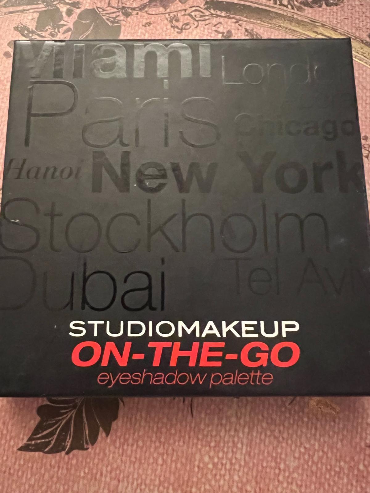 Studio makeup smoky eye palette like new - Lynn, Massachusetts - FleaMarketBay