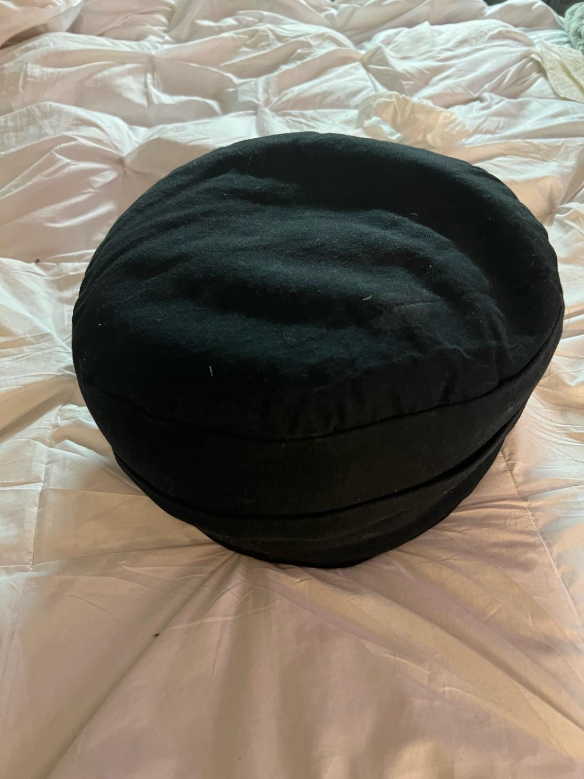 yoga pillow great for meditation like new - Lynn, Massachusetts - FleaMarketBay