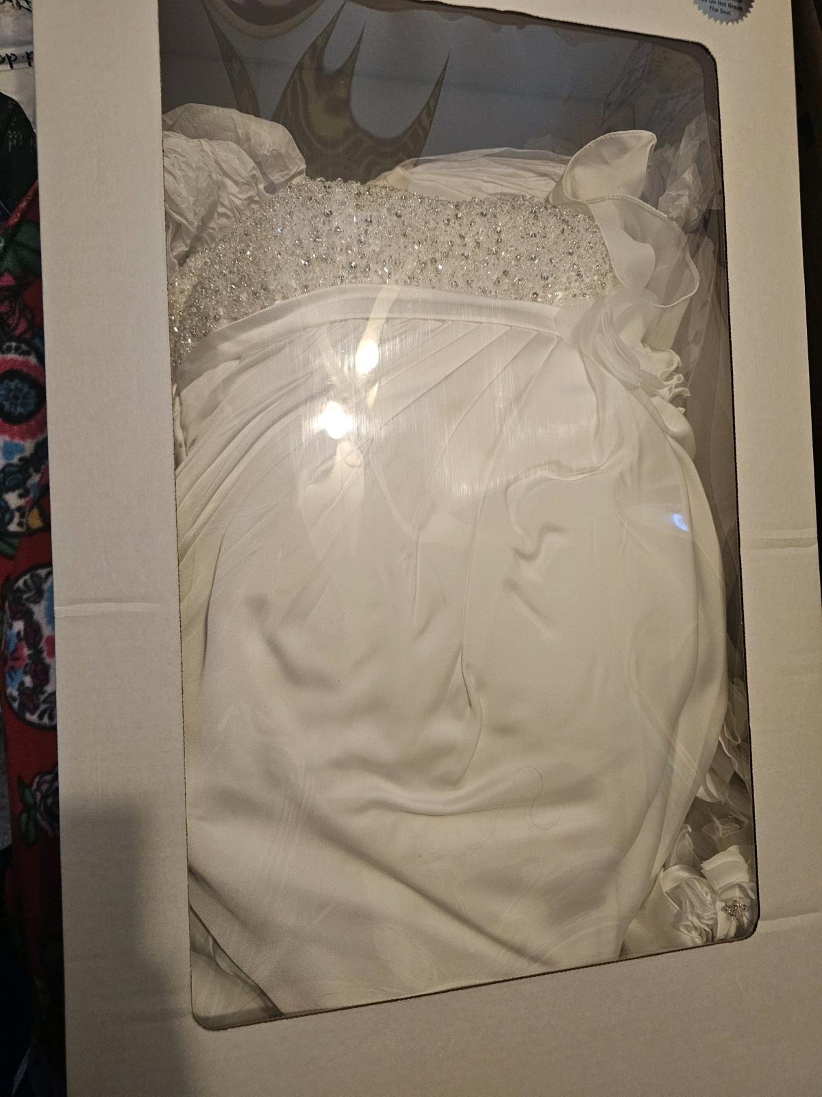 Essense of Australia Wedding Dress - Monroe, North Carolina - FleaMarketBay